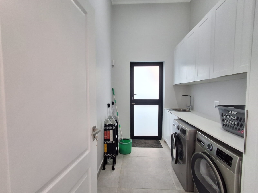 4 Bedroom Property for Sale in Stilbaai Oos Western Cape